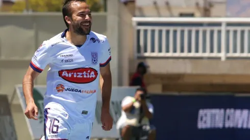 Mathías Vidangossy fue protagonista en la campaña que permitió que Deportes Melipilla asegurara la permanencia, dentro de la cancha