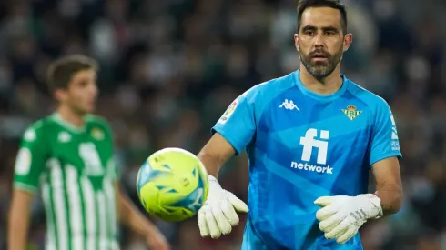 Claudio Bravo está de vuelta y en la Roja celebran