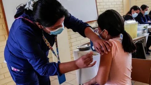 ¿Quiénes se vacunan este martes 11 de enero?