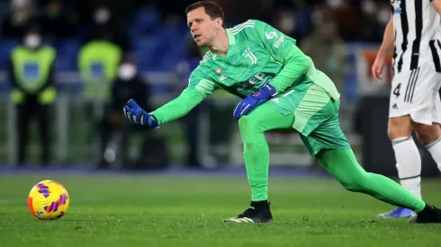 El arquero polaco no tiene su pasaporte sanitario y no podrá enfrentar al Inter de Milán por la definición de la Supercopa.