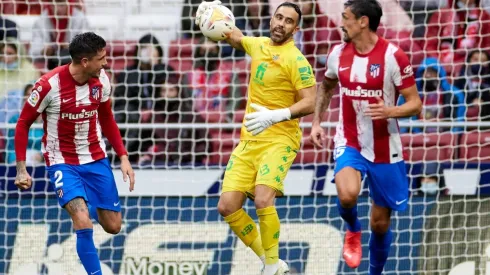 Claudio Bravo está a detalles de asegurar su continuidad en el Betis y se queda en La Liga