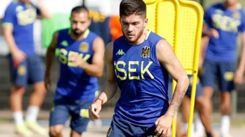 Víctor Méndez encabeza junto a los refuerzos la lista de jugadores que viajan a Uruguay para cuadrangular amistoso.