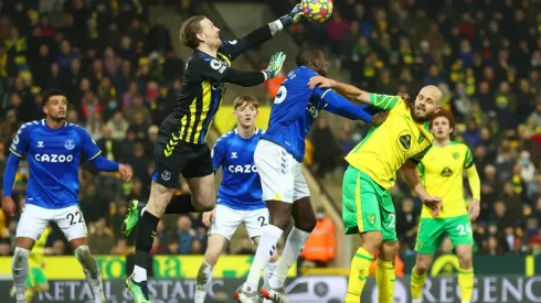 Norwich derrota a Everton pese al golazo de chilena de Richarlison.