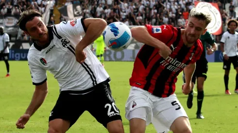 AC Milán busca alcanzar a su clásico rival en el liderato del Calcio.