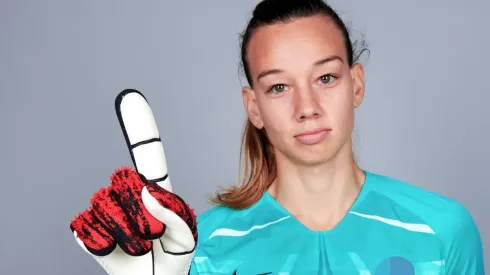 Christiane Endler gana el premio The Best como Mejor Arquera del 2021 para la FIFA