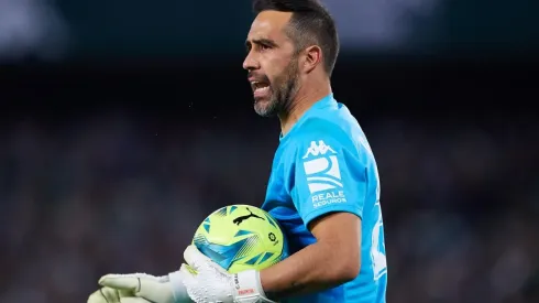 El chileno tuvo dos atajadas notables ante Alavés.