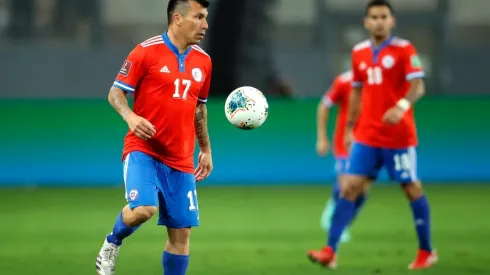 Gary Medel estará presente en las eliminatorias pese a casi no llegar por culpa del covid