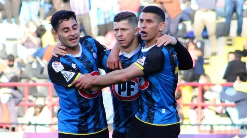 Huachipato busca quedarse en Primera.