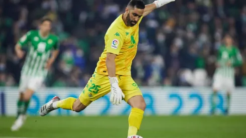 Bravo volvió y no quiere soltar el arco de Betis