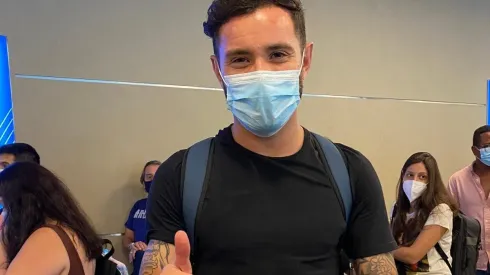 Eugenio Mena no tuvo problemas para tomarse fotografías y grabar videos en la espera del vuelo.