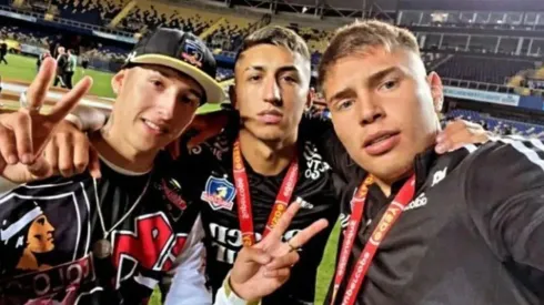 El músico urbano comparte en la cancha con los jugadores de Colo Colo