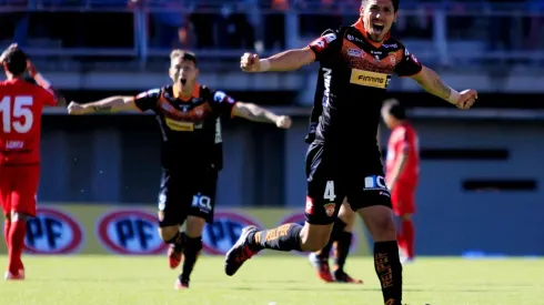 El central de 32 años volvió al club que lo vio nacer como futbolista para ayudarlos a volver a Primera División y ahora le tocará llevar la jineta de capitán, la cual ya portó anteriormente.