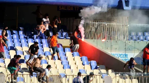 Los hinchas de la UC y Colo Colo se enfrentaron en Concepción