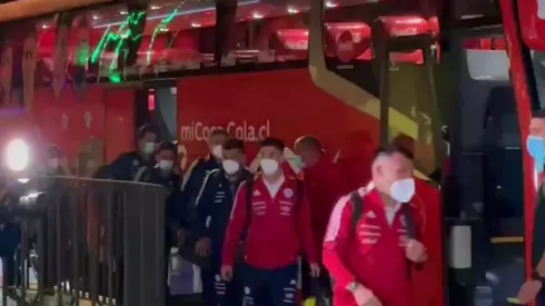 La selección chilena arribó de madrugada a Calama y se encontró con un millar de hinchas alentando de cara a las Eliminatorias Qatar 2022