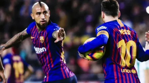 Arturo Vidal dejó gratos recuerdos en el Barcelona y los hinchas revivieron su aprecio en la visita del King a España