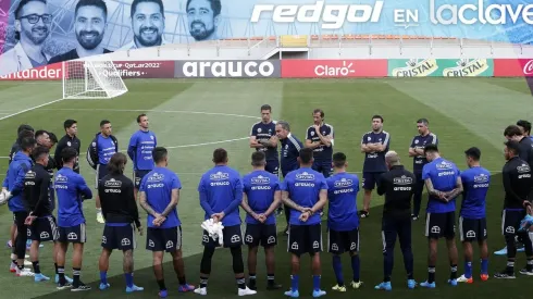La Selección Chilena ya entrena en Calama pensando en el primer duelo de las Eliminatorias Sudamericanas ante Argentina. Partido que podrás ver en RedGol.