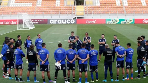 Lasarte dando su charla en la cancha calameña