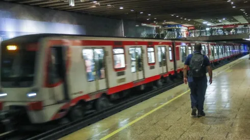 Revisa el horario del tren subterráneo.