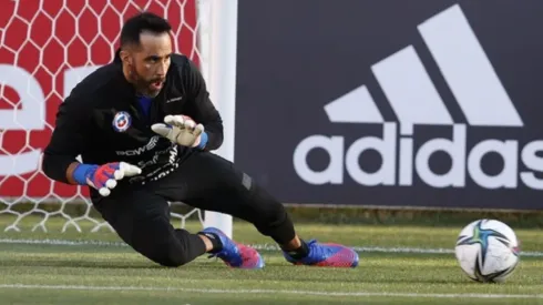 Claudio Bravo se prepara pensando en Argentina y Bolivia