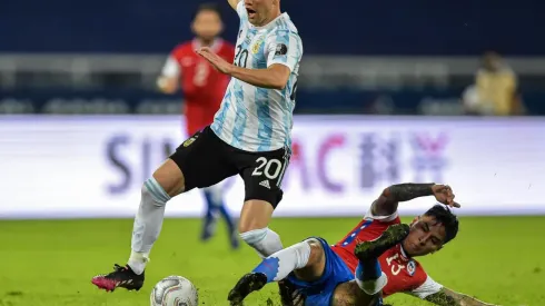 Erick Pulgar se recuperó de su lesión y estará mordiendo ante Argentina