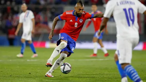 Arturo Vidal arengó a la Roja desde Italia para su "final" ante Bolivia
