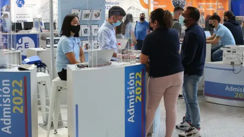 ¿Qué carreras tienen vacantes disponibles?