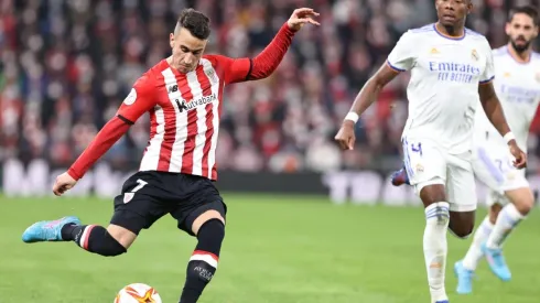 Álex Berenguer anotó un tremendo golazo sobre el final del partido.