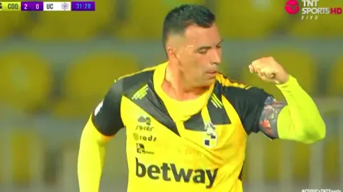 El eterno Esteban Paredes volvió con gol a la Primera División.