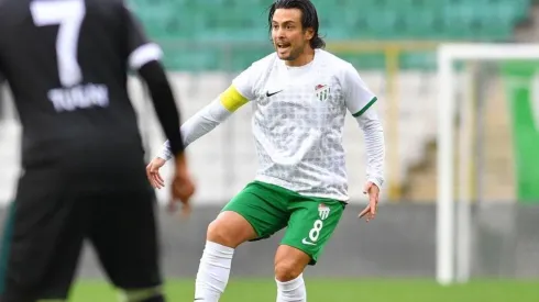 Jorquera jugó dos partidos en Bursaspor el año pasado