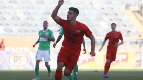 Alexander Aravena marcó su primer gol en Primera