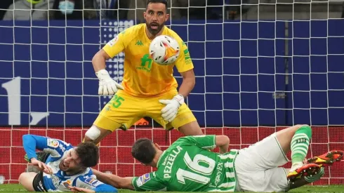 Claudio Bravo aún no tiene fecha de regreso con Betis.