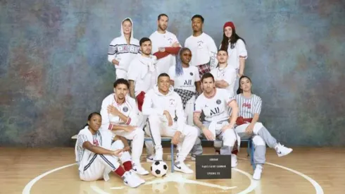 La nueva camiseta fue presentado por miembros de los planteles masculinos y femeninos