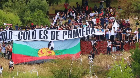 Los hinchas de Colo Colo ocuparon el Cerro Condell en la visita del Cacique a Curicó Unido en 2021