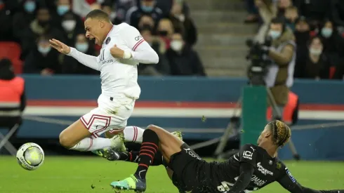 La afición del PSG causó un clima hostil a su equipo.