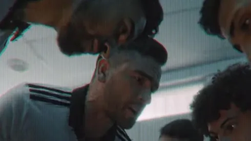 Zaldivia sale en una arenga a sus compañeros de Colo Colo