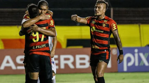 El Búfalo celebró con sus compañeros