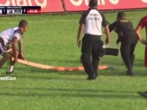 Terror en Guatemala: enorme serpiente invade la cancha