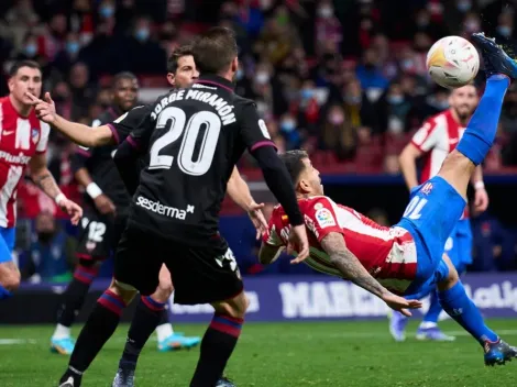 Atlético pierde en partido con locos minutos de descuento