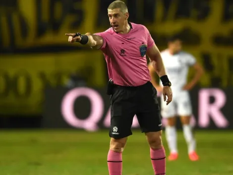 El musculoso árbitro Daronco vive una extraña situación