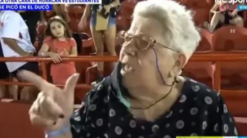 Abuela se hace viral por su reacción contra un jugador de Estudiantes
