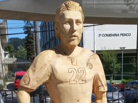 En Penco hicieron una escultura de Ben Brereton de madera