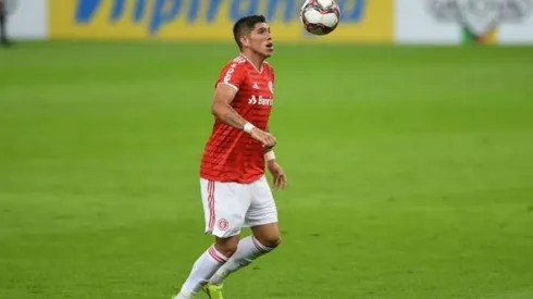 Alex Medina aclaró qué pasa con el chileno en Brasil.