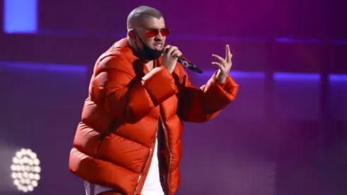 Bad Bunny en el escenario.