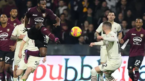 Milan sufre un duro golpe en su pelea por el título de la Serie A.