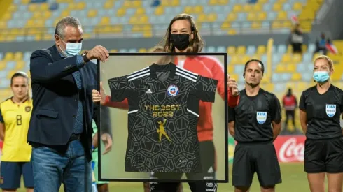 Tiane Endler recibió el homenaje de Chile en el estadio Sausalito