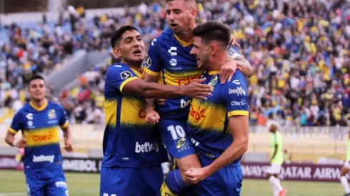 Everton goleó en su estreno en Copa Libertadores y se acerca a la tercera fase