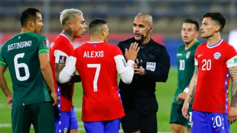 Aquino cobró dos penales polémicos a Chile con el VAR