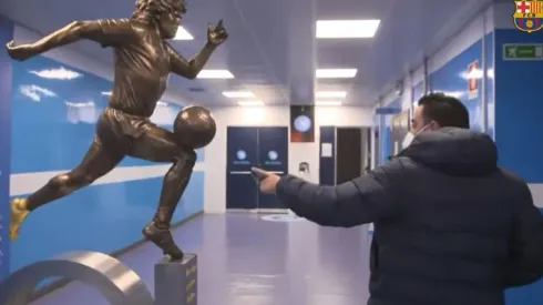 Xavi Hernández en el estadio del Napoli