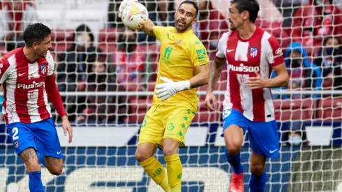 Claudio Bravo regresa a la titularidad este jueves en la Europa League