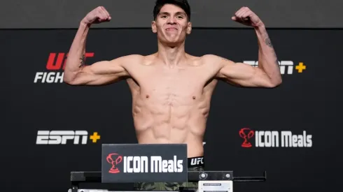 Ignacio Bahamondes dio el peso y se enfoca en su combate en el UFC